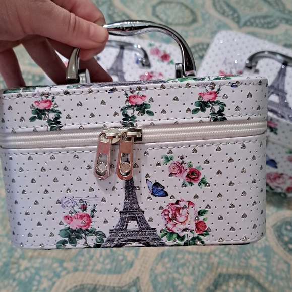 Boutique Love in Paris Rhinestone Beauty Train Cases Set of 3 - Picture 11 of 11